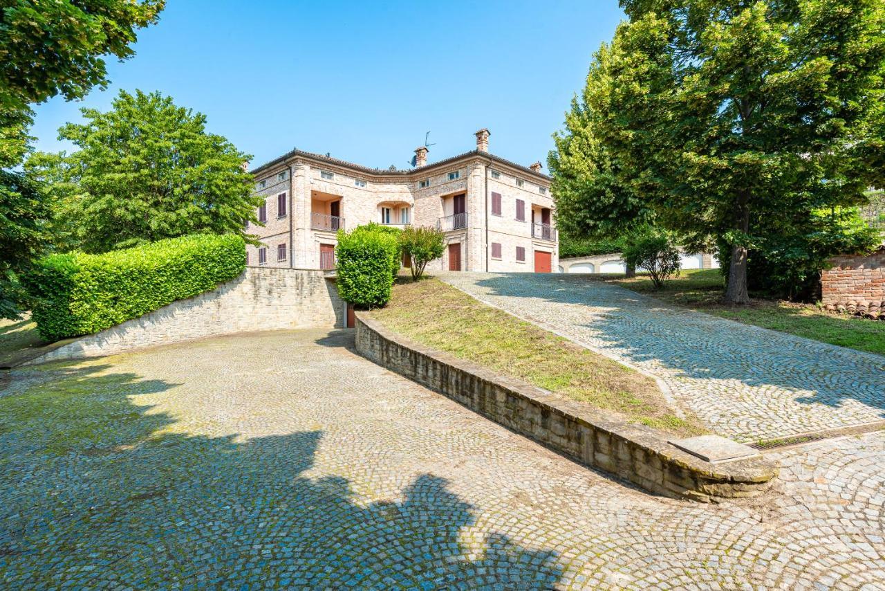 Villa Cornelia , Entire Villa With Private Pool Corneliano d'Alba Bagian luar foto