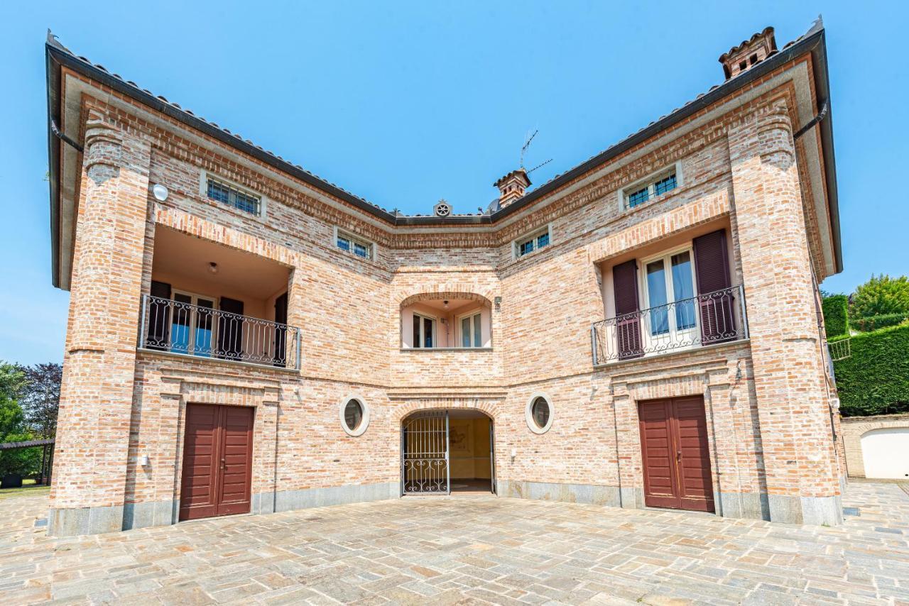 Villa Cornelia , Entire Villa With Private Pool Corneliano d'Alba Bagian luar foto