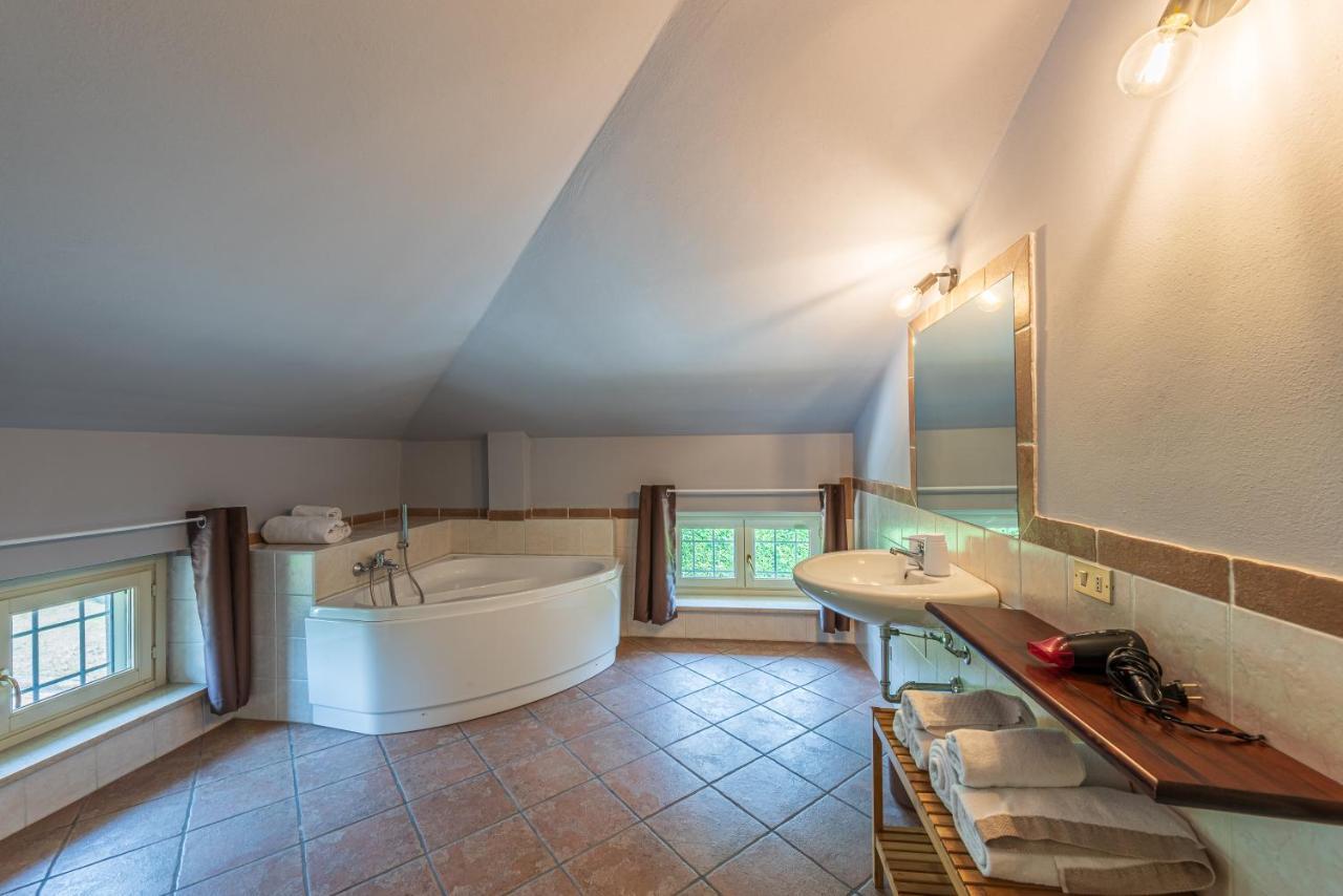 Villa Cornelia , Entire Villa With Private Pool Corneliano d'Alba Bagian luar foto