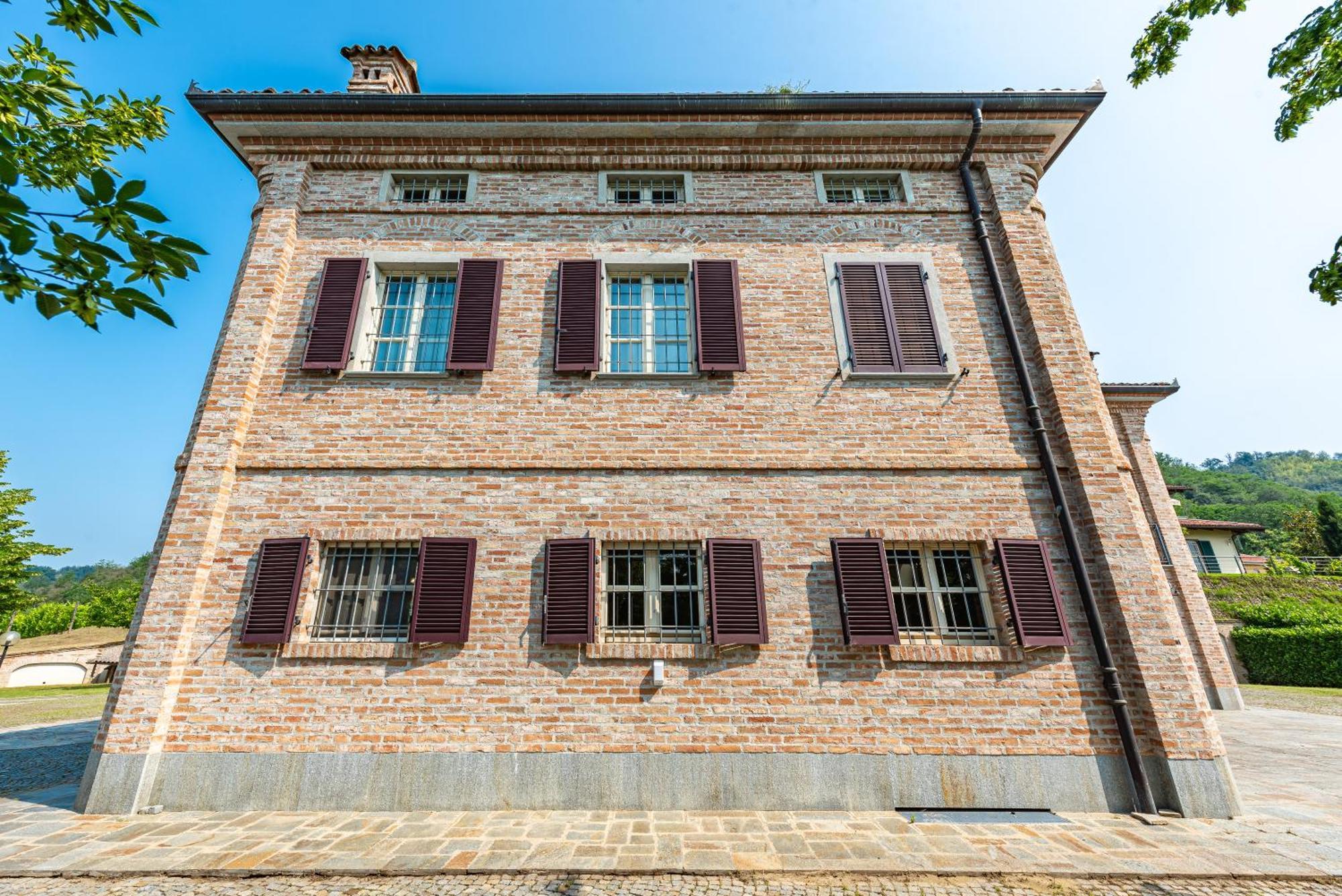 Villa Cornelia , Entire Villa With Private Pool Corneliano d'Alba Bagian luar foto