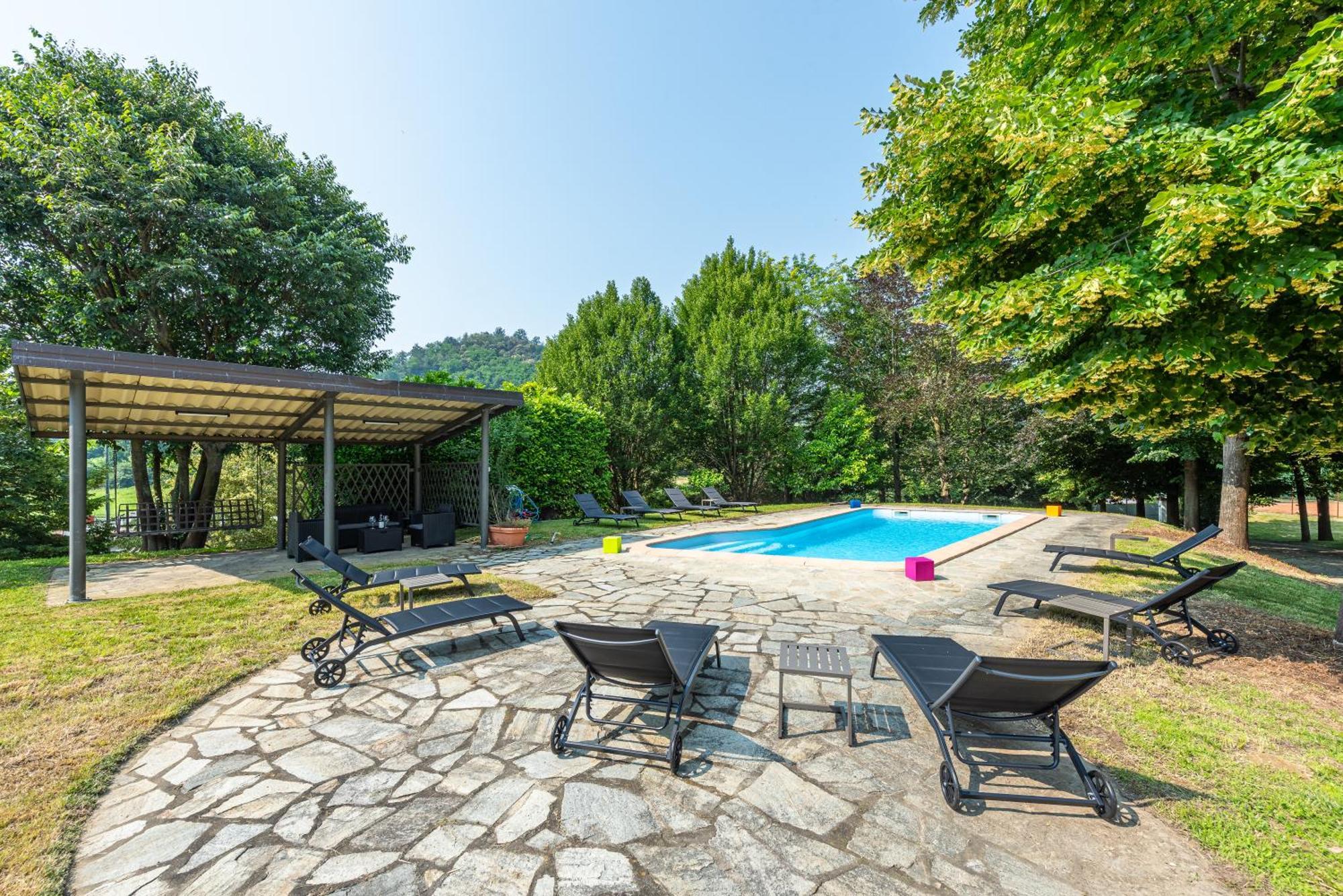 Villa Cornelia , Entire Villa With Private Pool Corneliano d'Alba Bagian luar foto